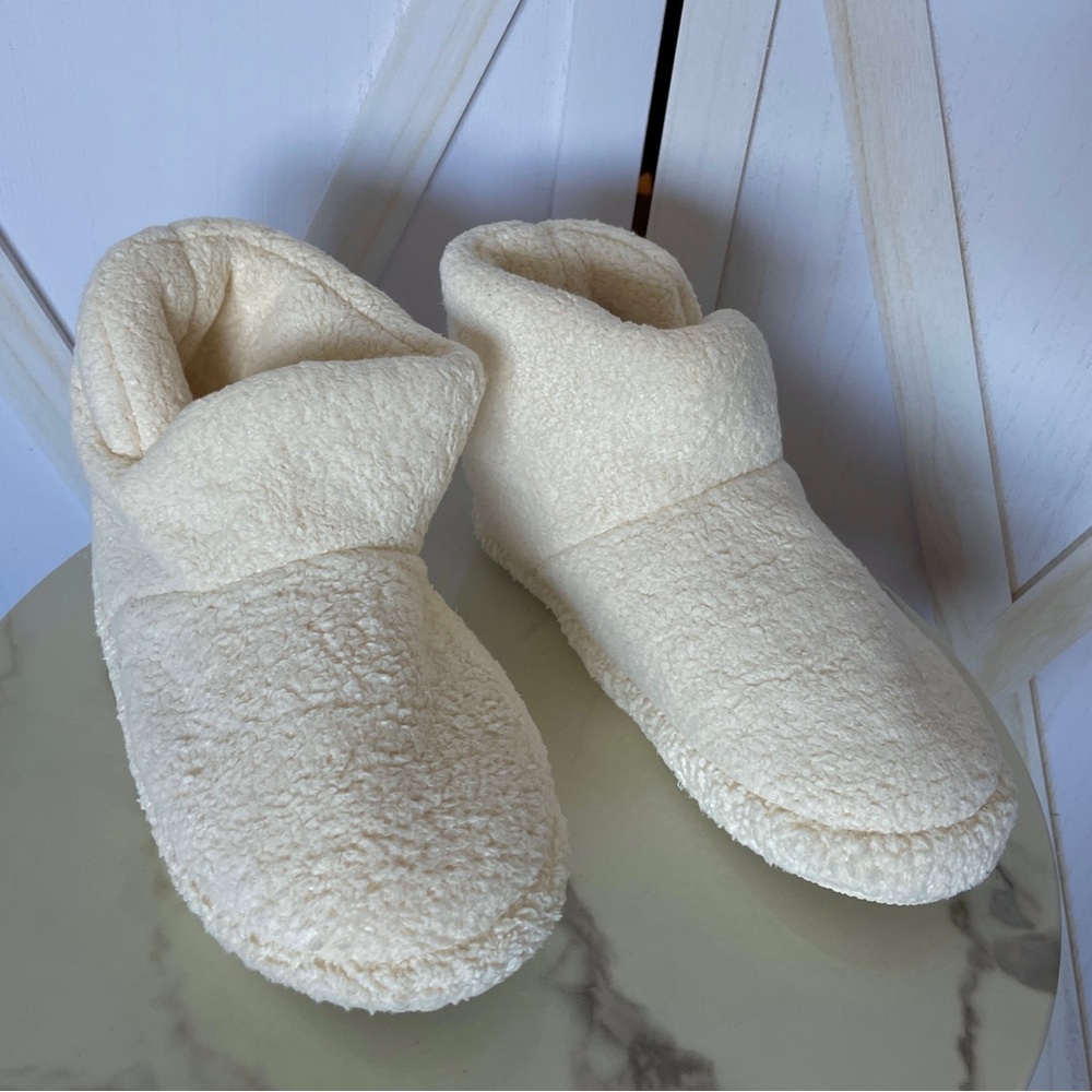 Parachute NEW cream teddy comfy booties slippers